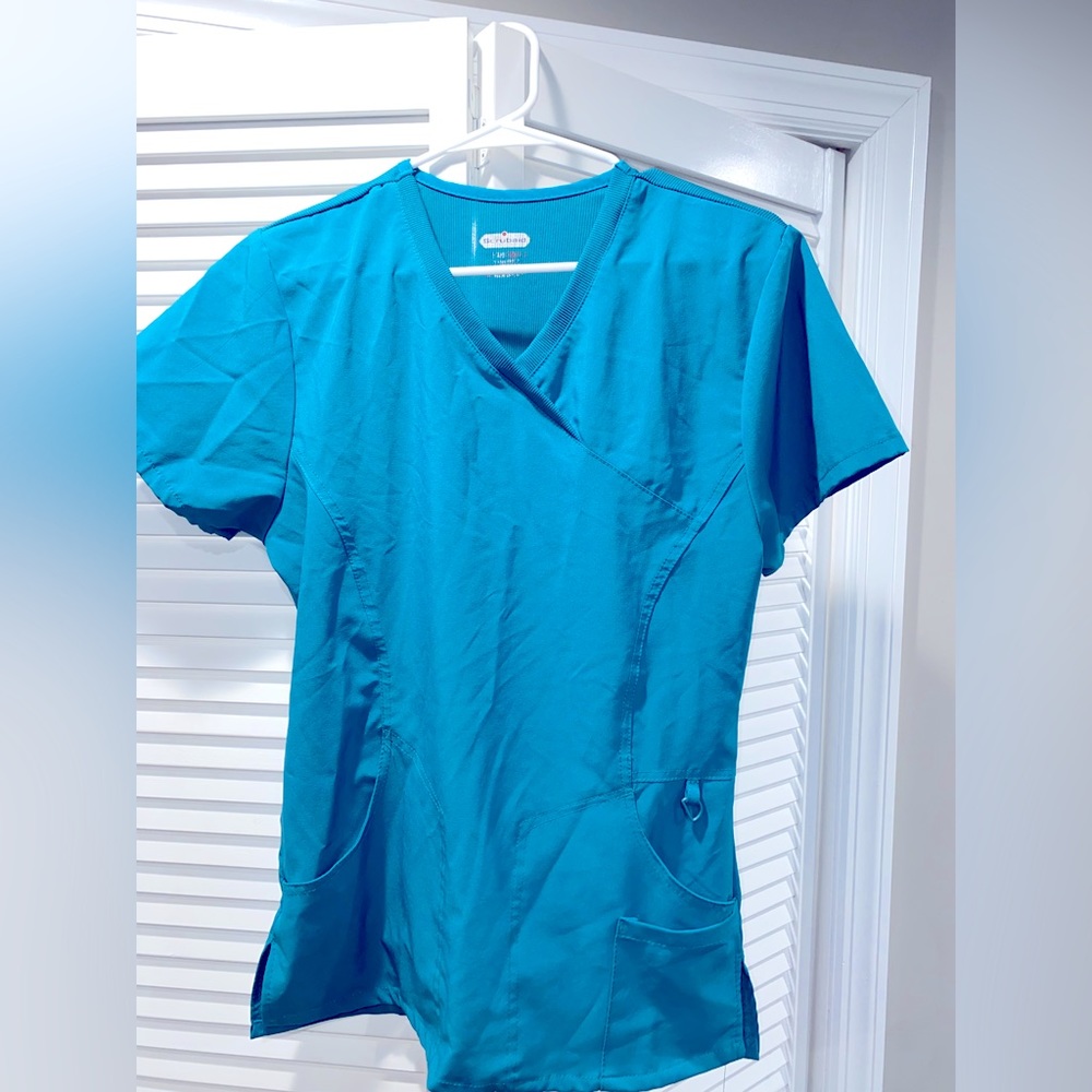 SCRUBAID TEAL. SCRUB TOP (SIZE M). SCRUB BOTTOM (SIZE XL). GENTLY WORN